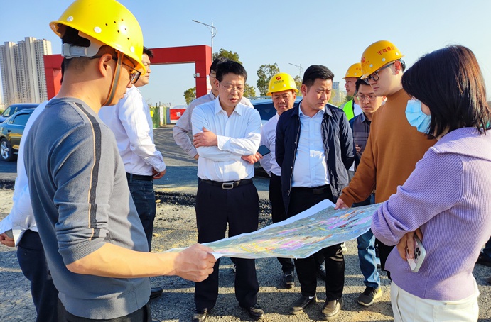 市政公用集團(tuán)劉順保到朱橋東路項(xiàng)目、昌東三路項(xiàng)目、秦坊安置房項(xiàng)目調(diào)研