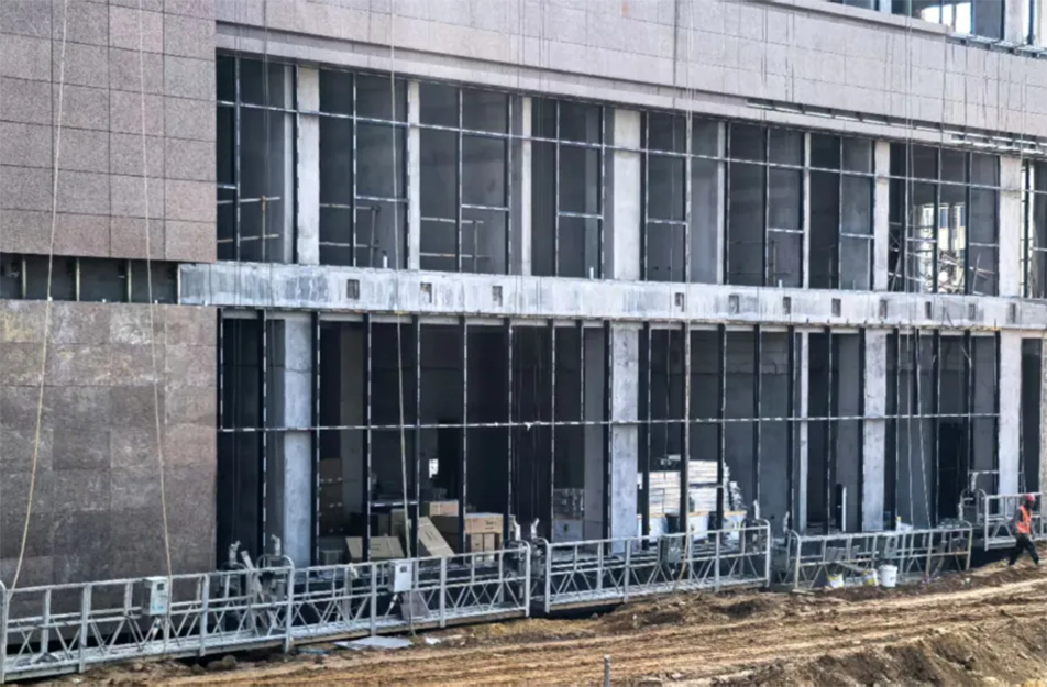 南昌市政建設(shè)集團(tuán)有限公司緊急開(kāi)展強(qiáng)對(duì)流天氣專項(xiàng)安全檢查，全面排查設(shè)備加固、用電安全、排水防澇及應(yīng)急物資，筑牢極端天氣施工安全防線