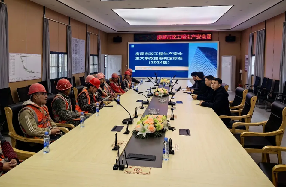 高處作業(yè)安全培訓(xùn)｜腳手架搭設(shè)、防墜落措施與事故警示教育