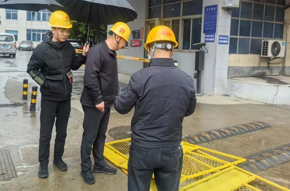 徐旭調(diào)研南昌縣小藍(lán)大道、青云譜污水接駁工程｜施工進(jìn)度與安全文明管理